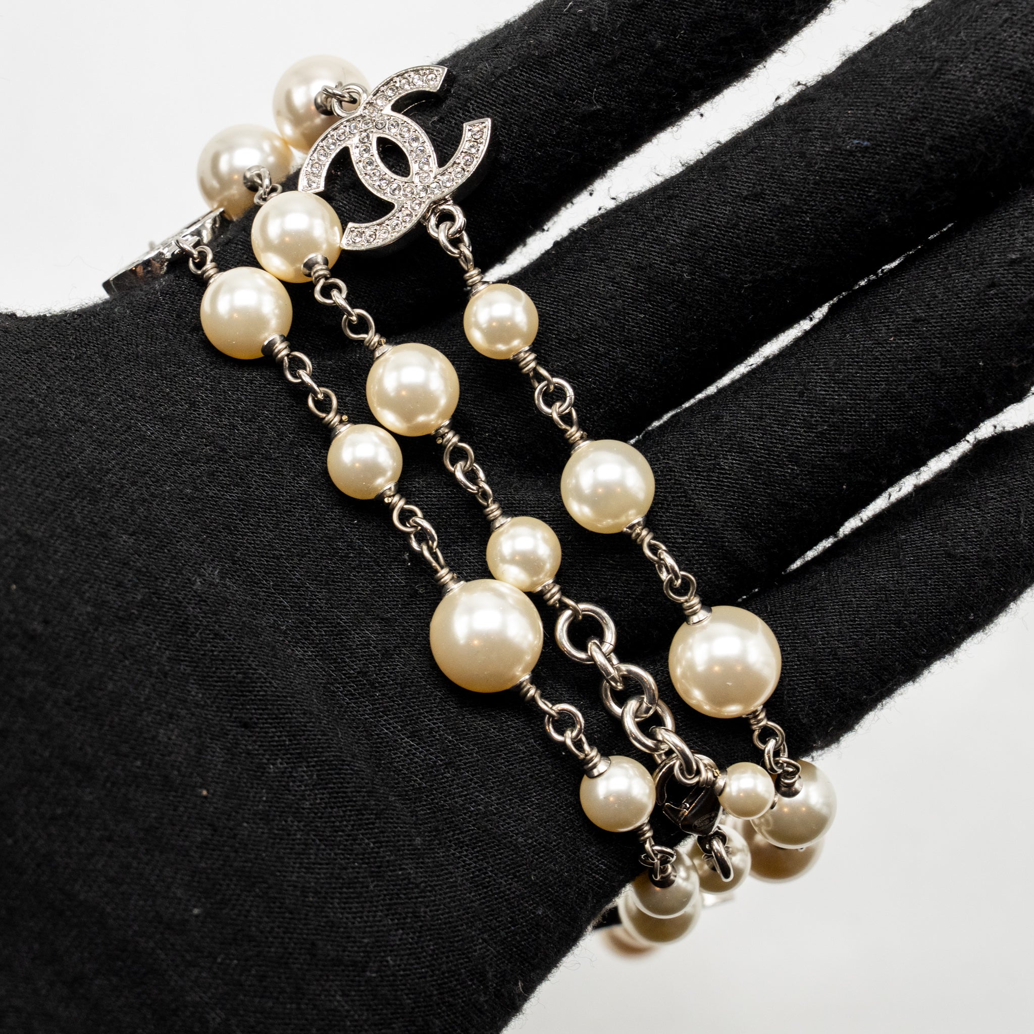 CHANEL PEARL AND CC WITH CRYSTAL LONG NECKLACE SILVER TONE