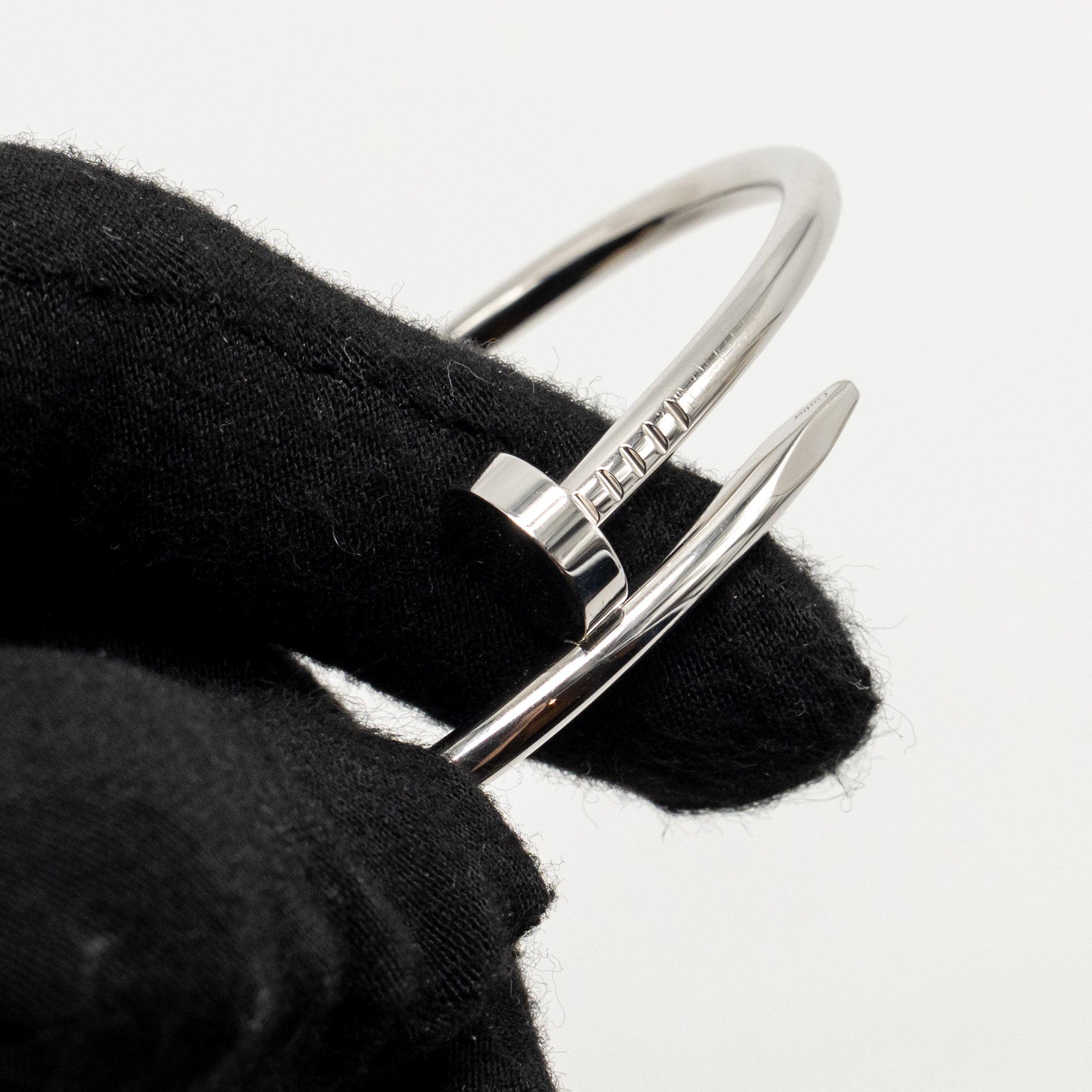 CARTIER JUSTE UN CLOU BRACELET CLASSIC MODEL WHITE GOLD