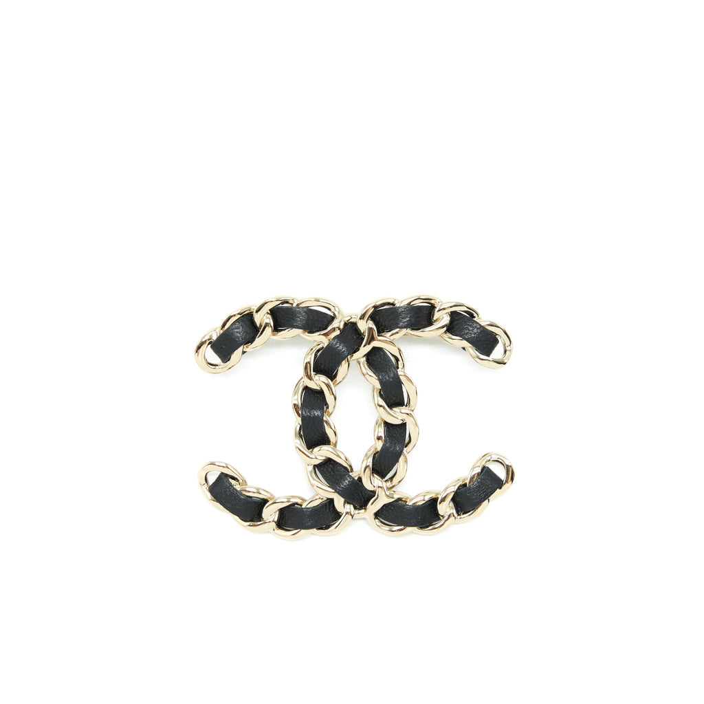 CHANEL CC LOGO LEATHER CHAIN BROOCH LIGHT GOLD TONE