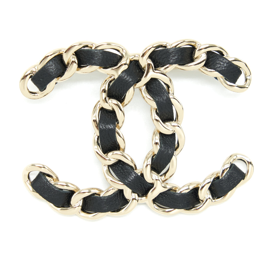CHANEL CC LOGO LEATHER CHAIN BROOCH LIGHT GOLD TONE