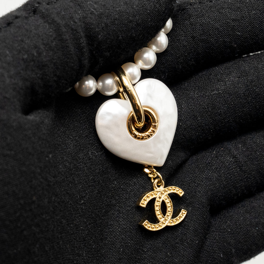 CHANEL 24S CC LOGO DROPPED/HEART/PEARL CHOCKER/NECKLACE GOLD TONE