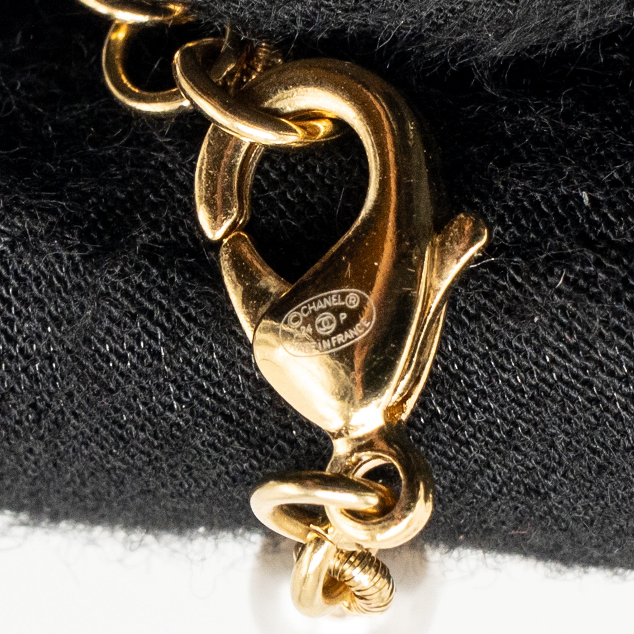 CHANEL 24S CC LOGO DROPPED/HEART/PEARL CHOCKER/NECKLACE GOLD TONE
