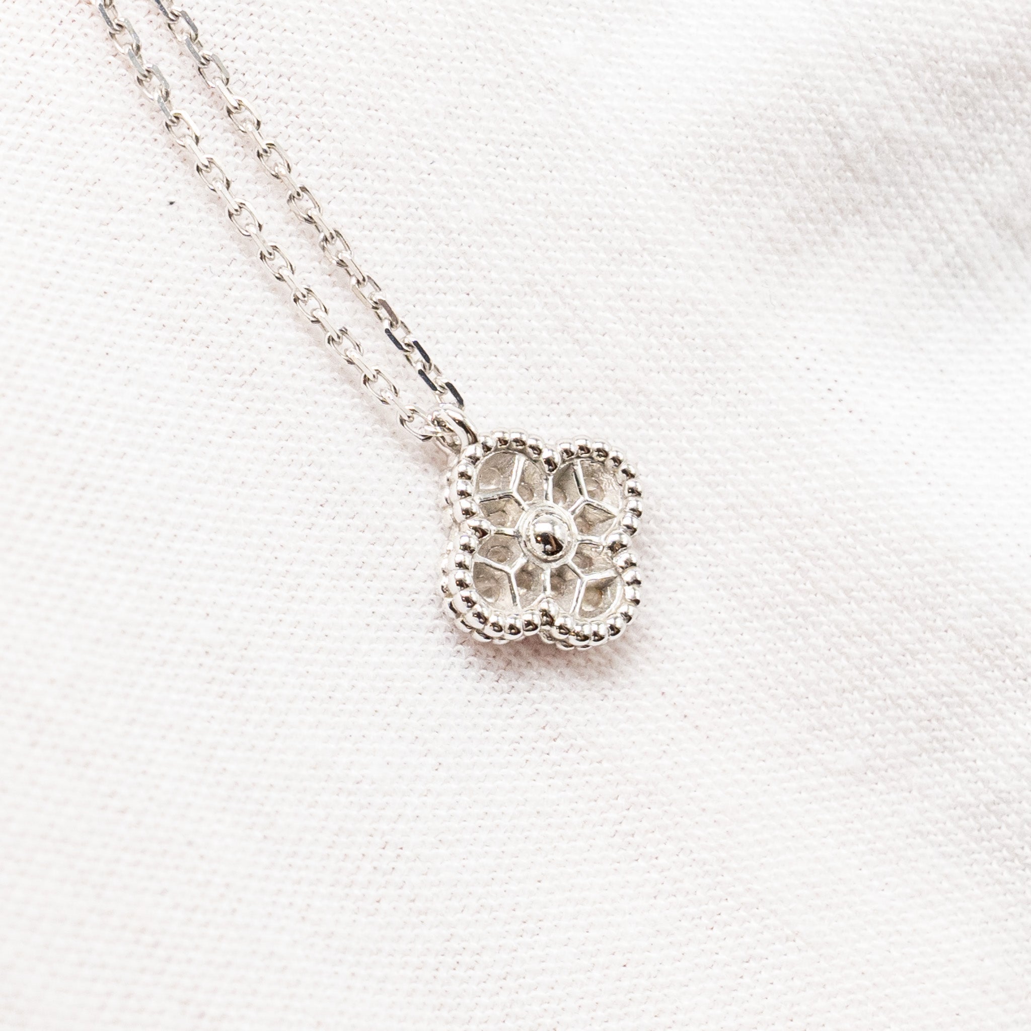 VAN CLEEF & ARPELS SWEET ALHAMBRA PENDANT WHITE GOLD DIAMONDS