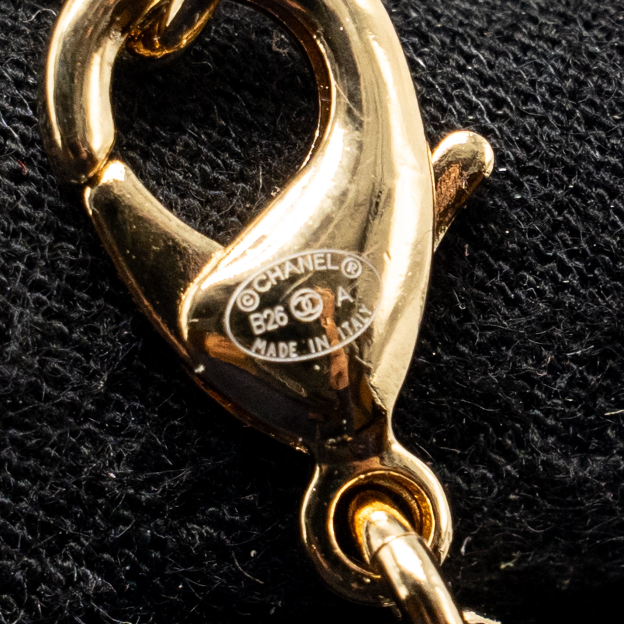 CHANEL 26A INTERLOCKING CC PENDANT NECKLACE GHW