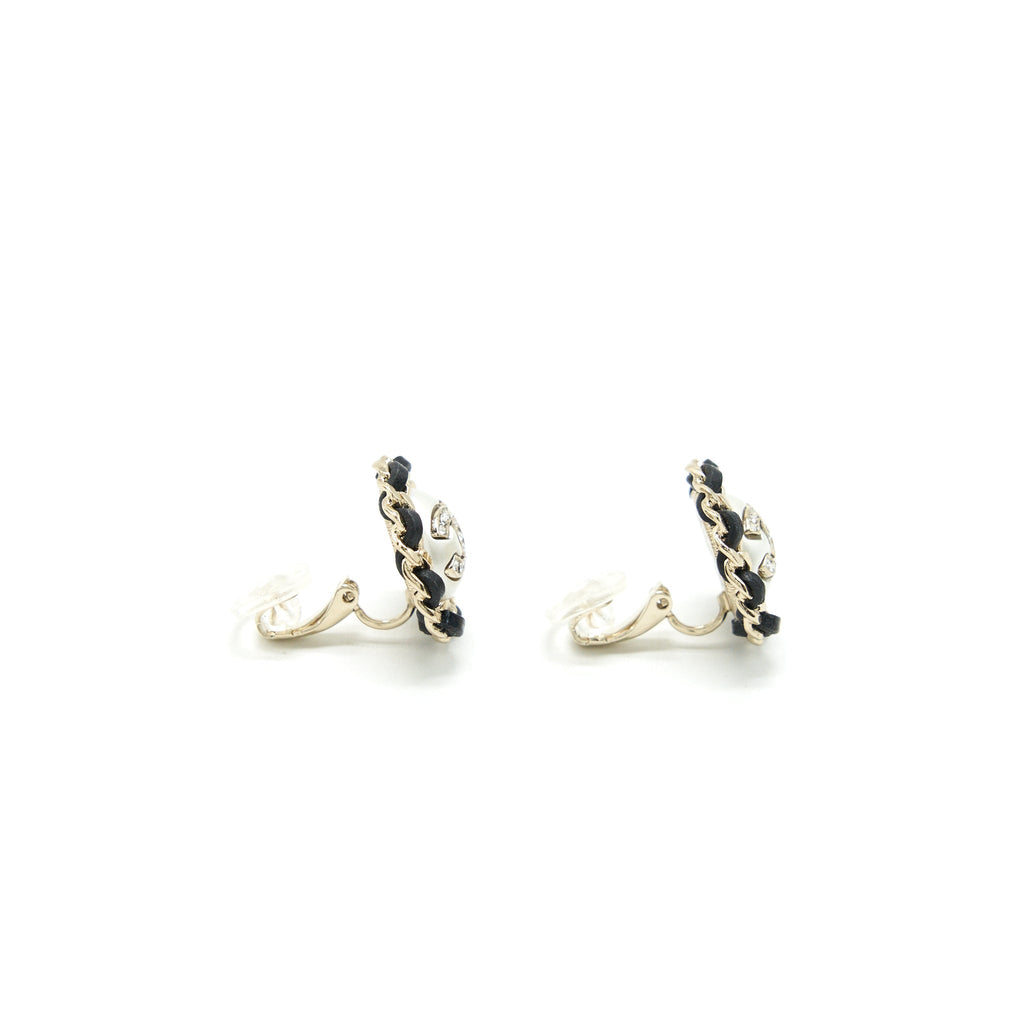 CHANEL 22P ROUND EAR CLIP LGHW
