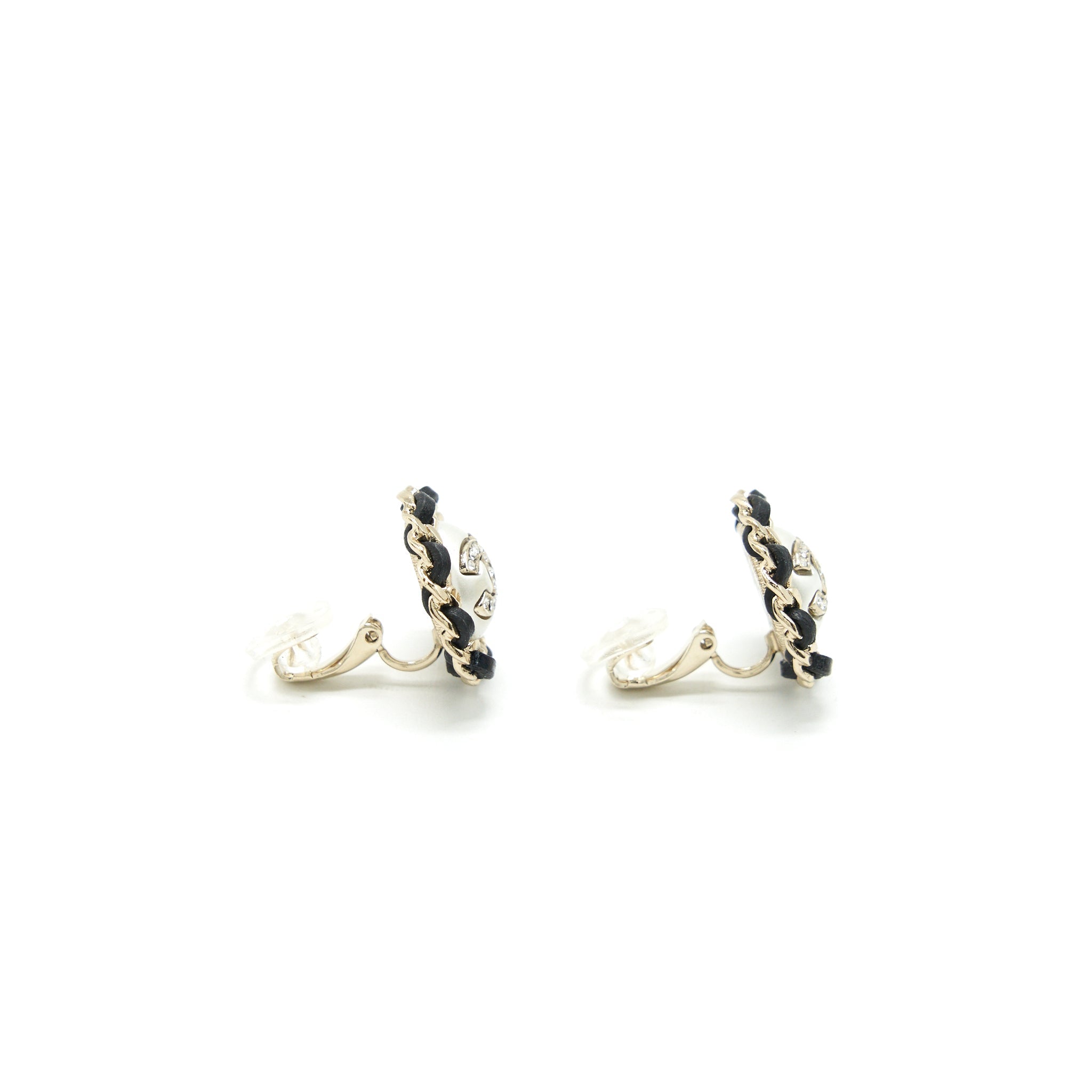 CHANEL 22P ROUND EAR CLIP LGHW