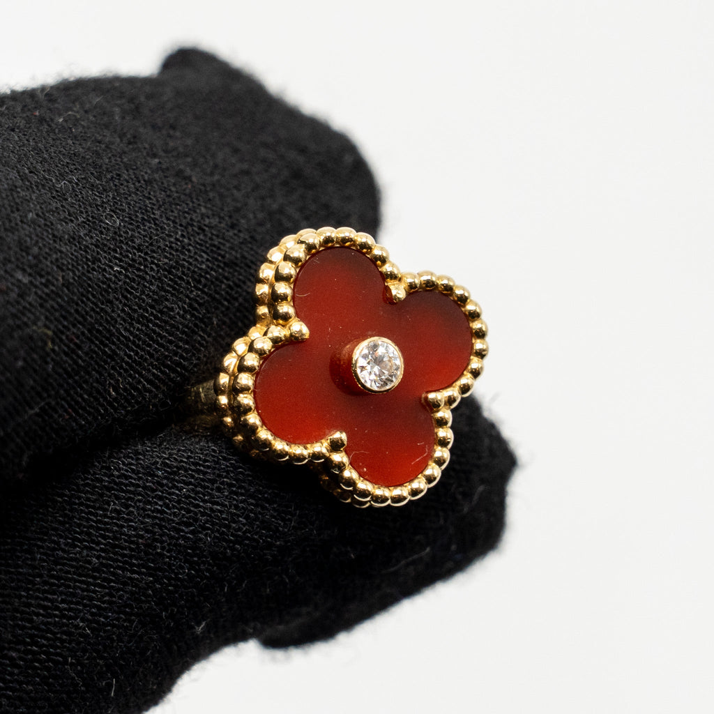 VAN CLEEF & ARPELS VINTAGE ALHAMBRA RING YELLOW GOLD, CARNELIAN, DIAMOND