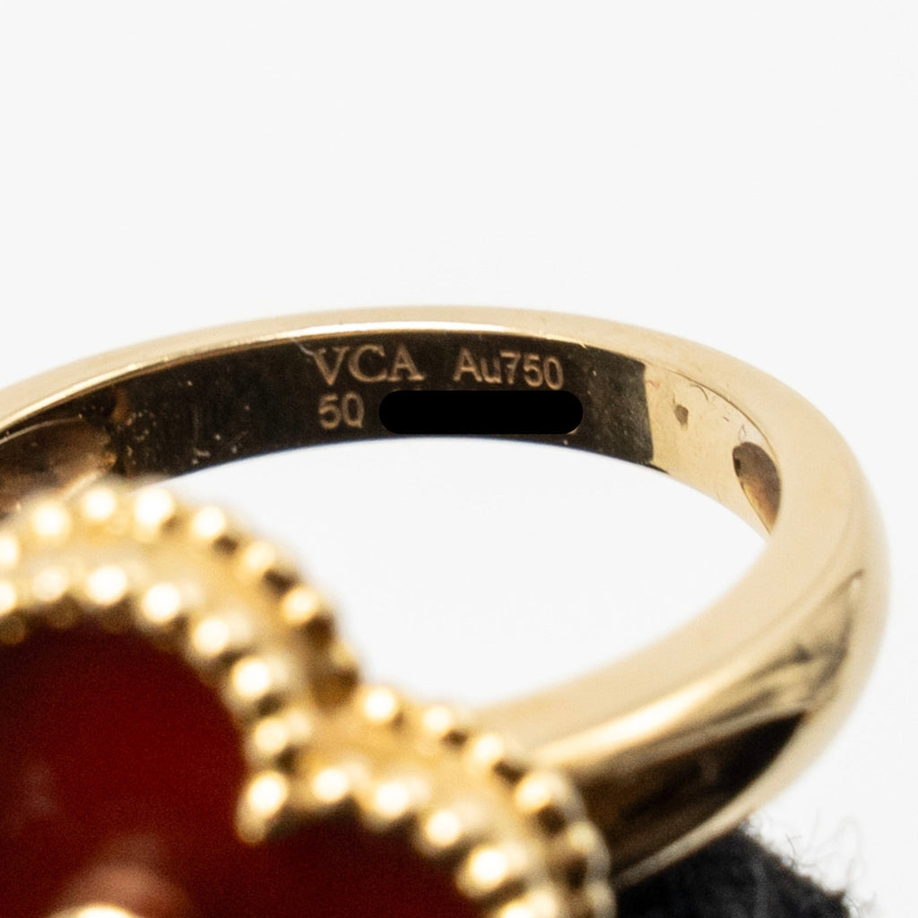 VAN CLEEF & ARPELS VINTAGE ALHAMBRA RING YELLOW GOLD, CARNELIAN, DIAMOND