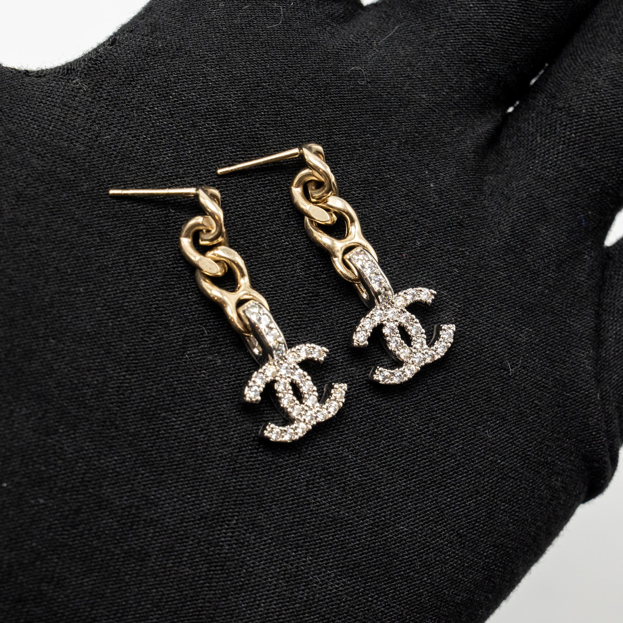 CHANEL CC LOGO DROPPED EARRINGS CRYSTAL SILVER/GOLD TONE