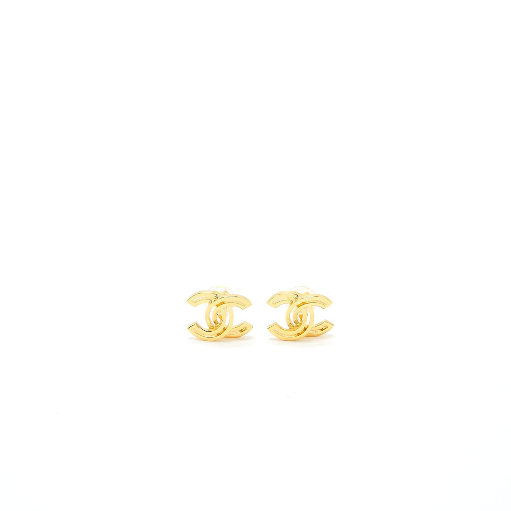 CHANEL CC LOGO EAR CLIP GOLD TONE
