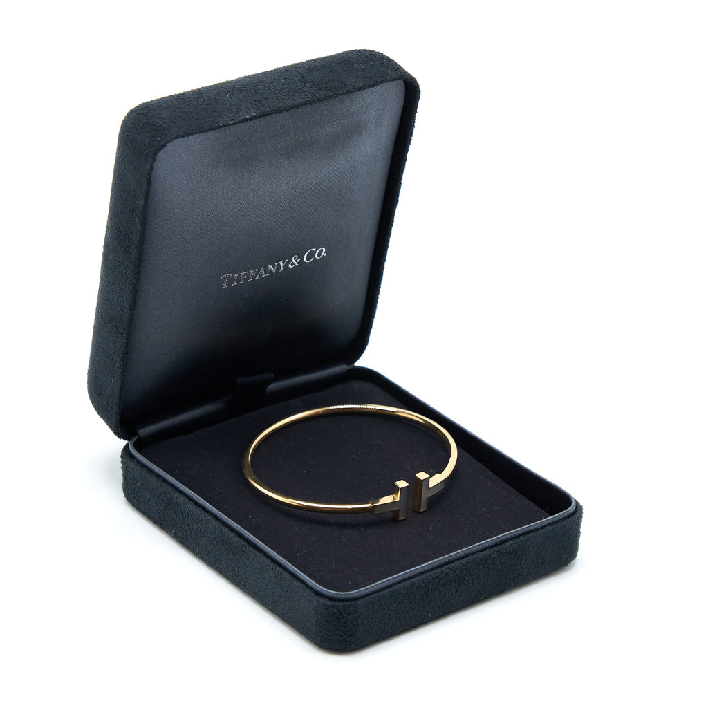 TIFFANY T WIRE BRACELET IN YELLOW GOLD/MOTHER OF PEARL