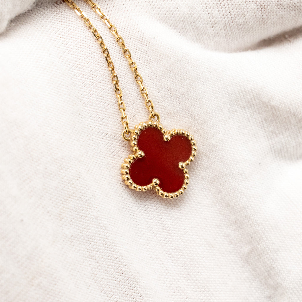 VAN CLEEF & ARPELS VINTAGE ALHAMBRA PENDANT CARNELIAN YELLOW GOLD
