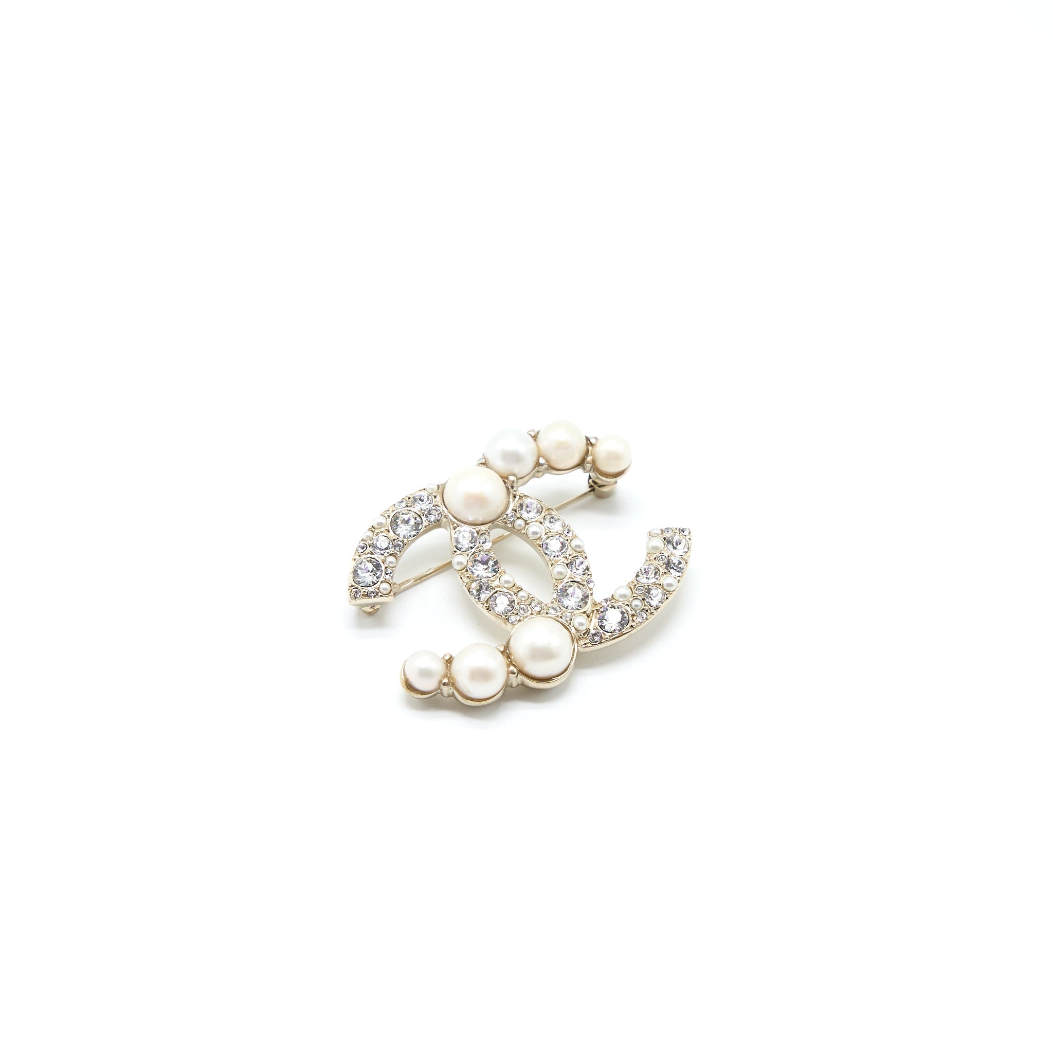 CHANEL CC LOGO BROOCH CRYSTAL/PEARL LIGHT GOLD TONE