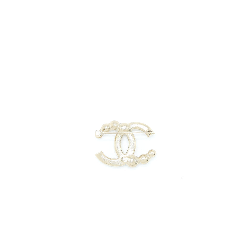 CHANEL CC LOGO BROOCH CRYSTAL/PEARL LIGHT GOLD TONE
