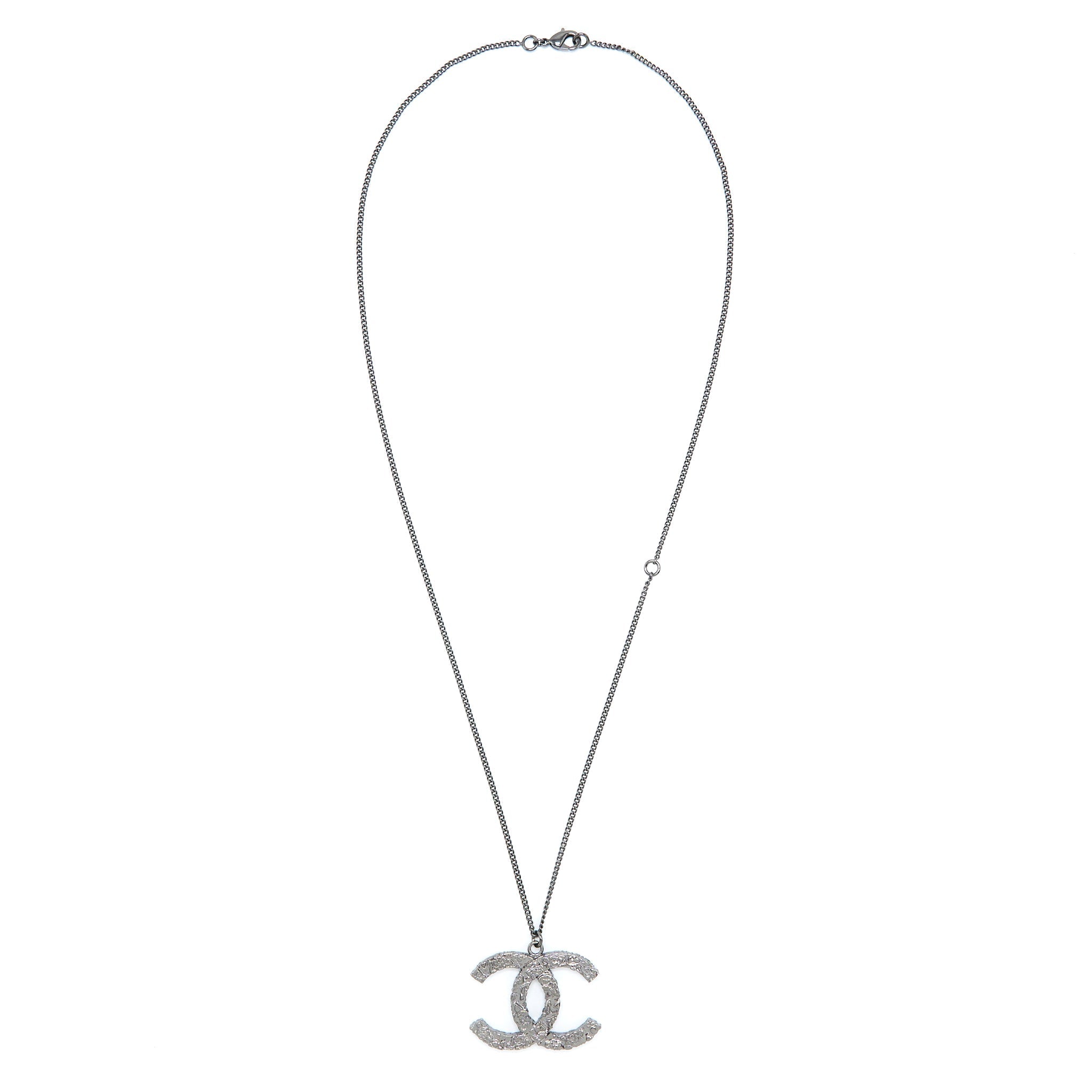 CHANEL DETAILED CC LOGO NECKLACE CRYSTAL DARK GREY TONE