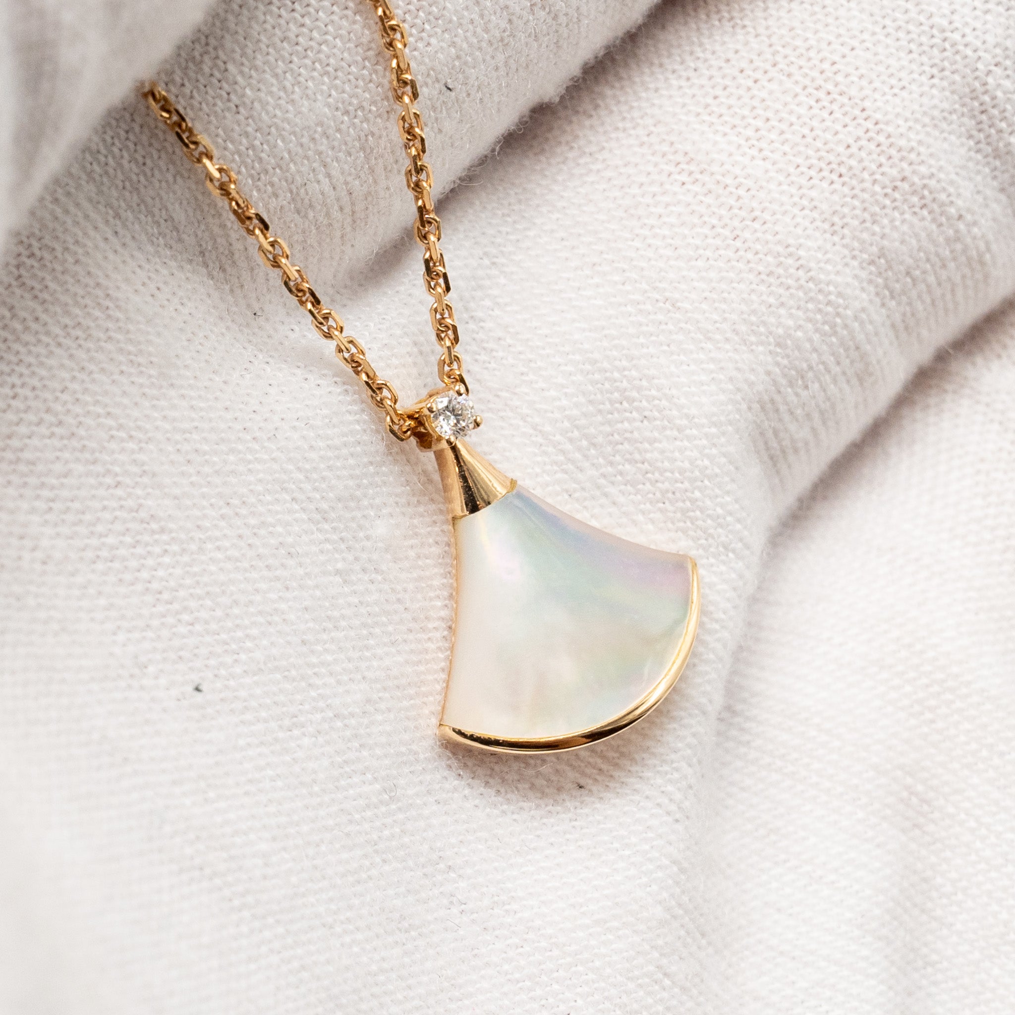 BVLGARI DIVAS’ DREAM NECKLACE ROSE GOLD/MOTHER-OF-PEARL/DIAMOND