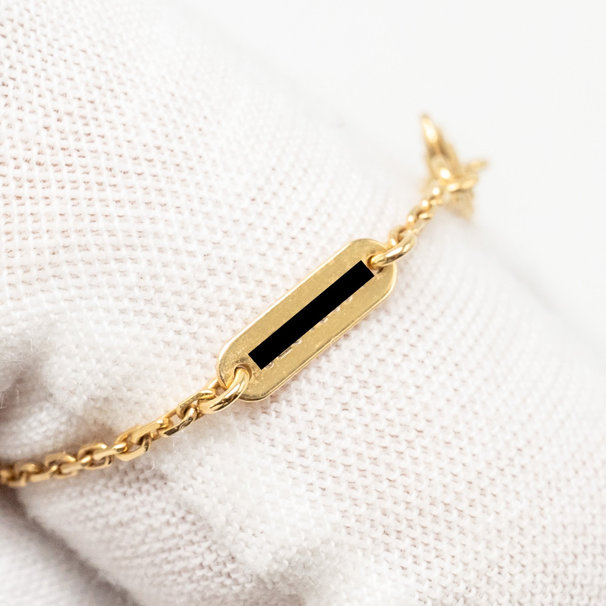 VAN CLEEF & ARPELS VINTAGE ALHAMBRA PENDANT ONYX YELLOW GOLD