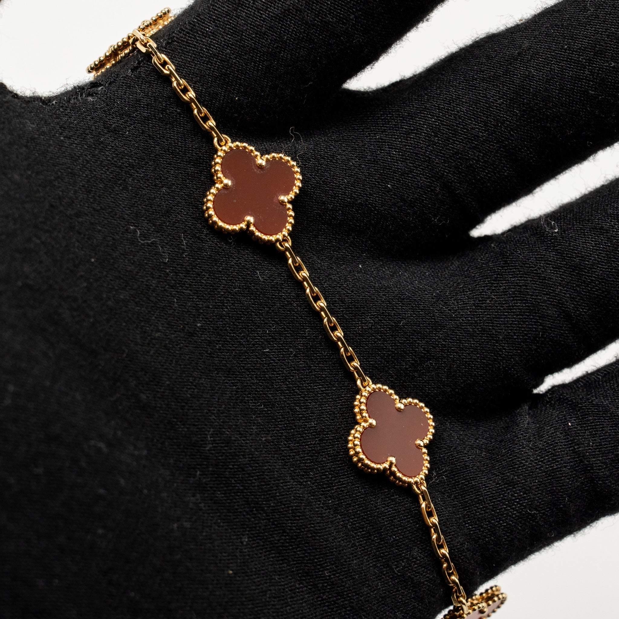 VAN CLEEF & ARPELS VINTAGE ALHAMBRA 5 MOTIF BRACELET, YELLOW GOLD, CARNELIAN