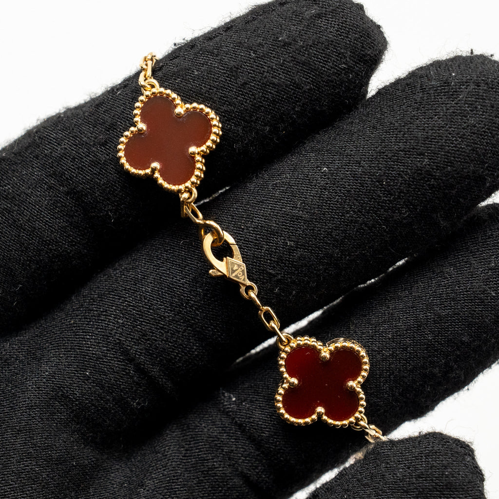 VAN CLEEF & ARPELS VINTAGE ALHAMBRA 5 MOTIF BRACELET, YELLOW GOLD, CARNELIAN