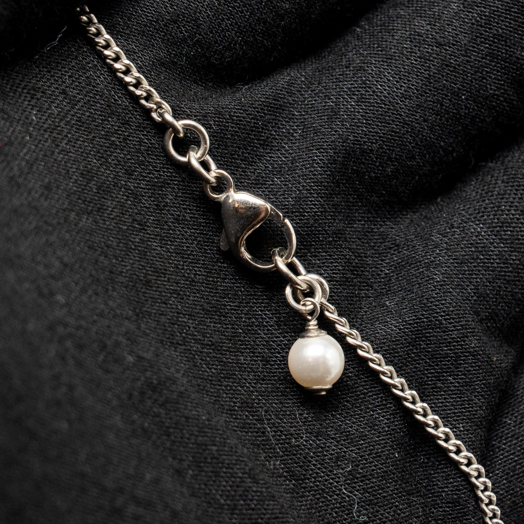 CHANEL CC LOGO NECKLACE PINK / SILVER TONE