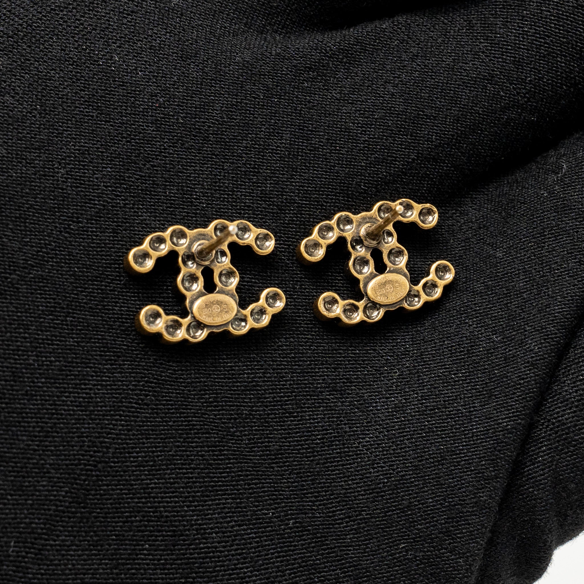 CHANEL CC LOGO EARRINGS CRYSTAL GOLD TONE