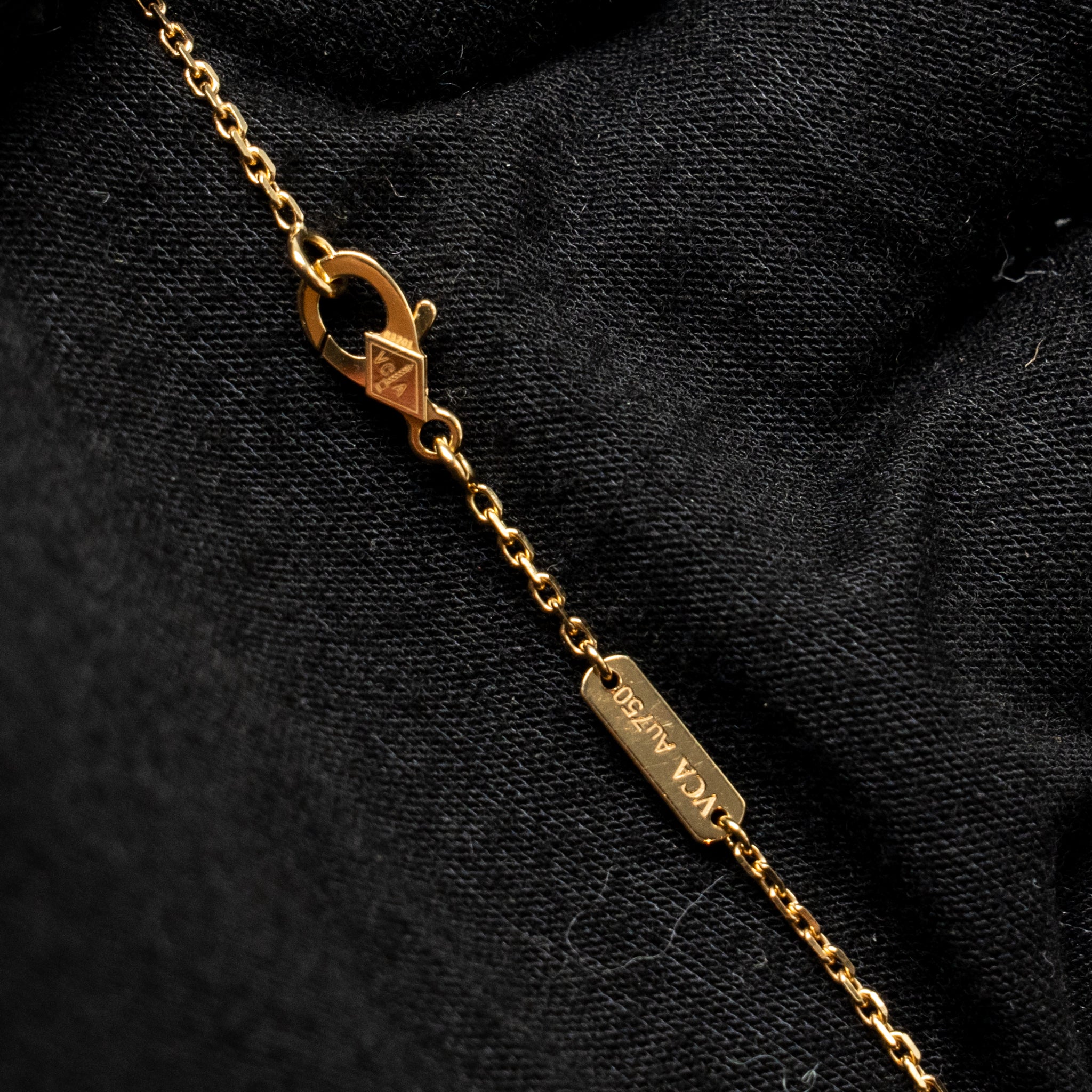 VAN CLEEF AND ARPELS VINTAGE ALHAMBRA PENDANT YELLOW GOLD