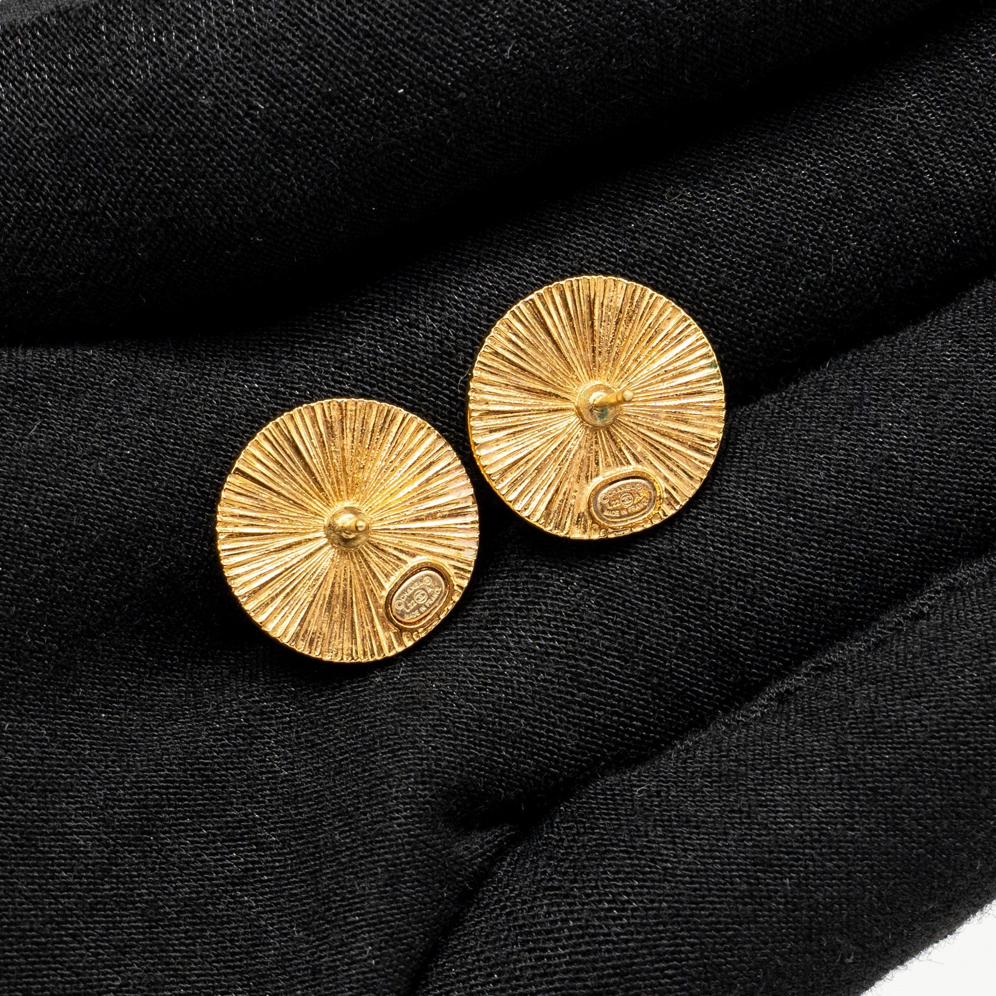 CHANEL ROUND CC EARRINGS CRYSTAL GOLD TONE