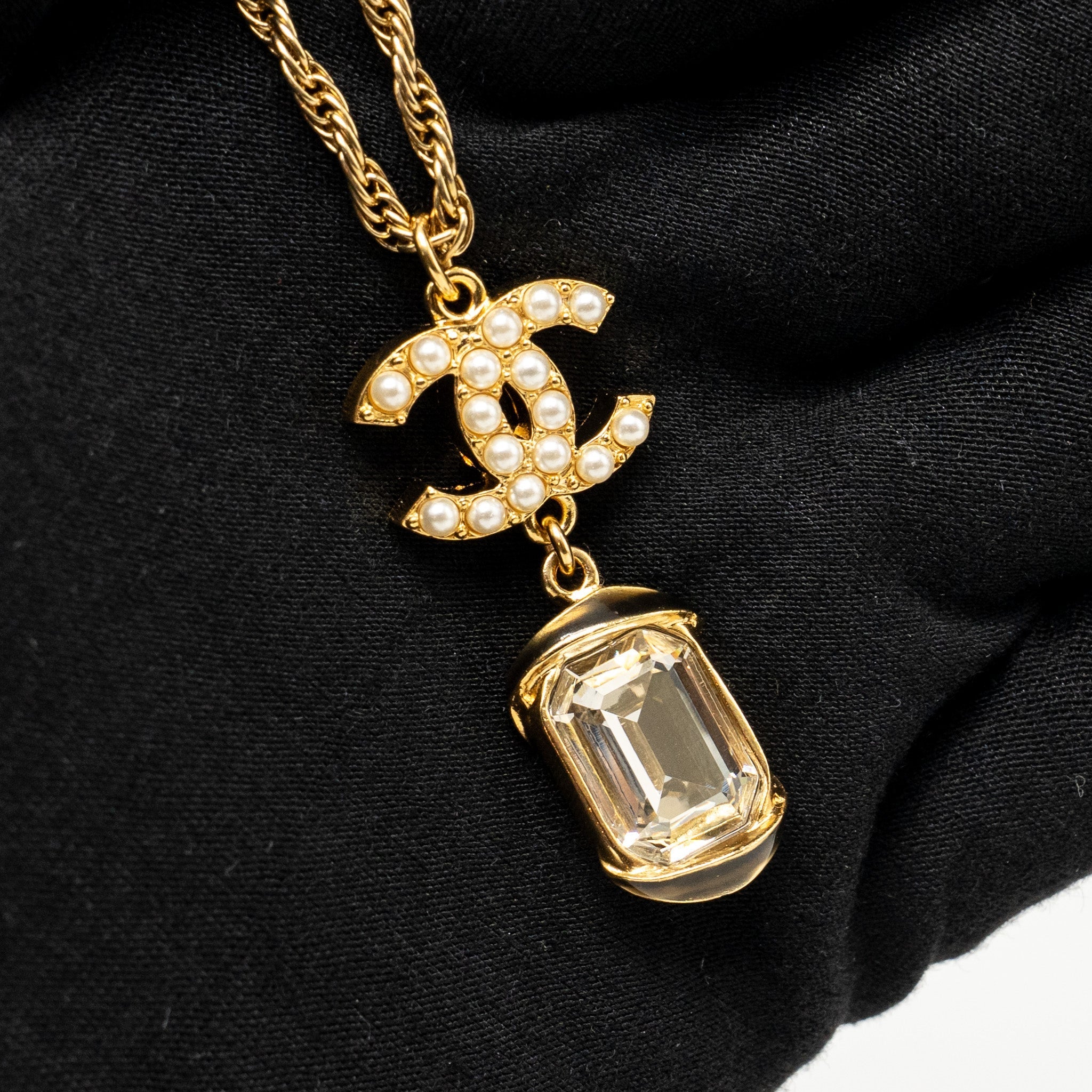 CHANEL PEARL CC PENDANT WITH CRYSTAL DROP NECKLACE GOLD TONE