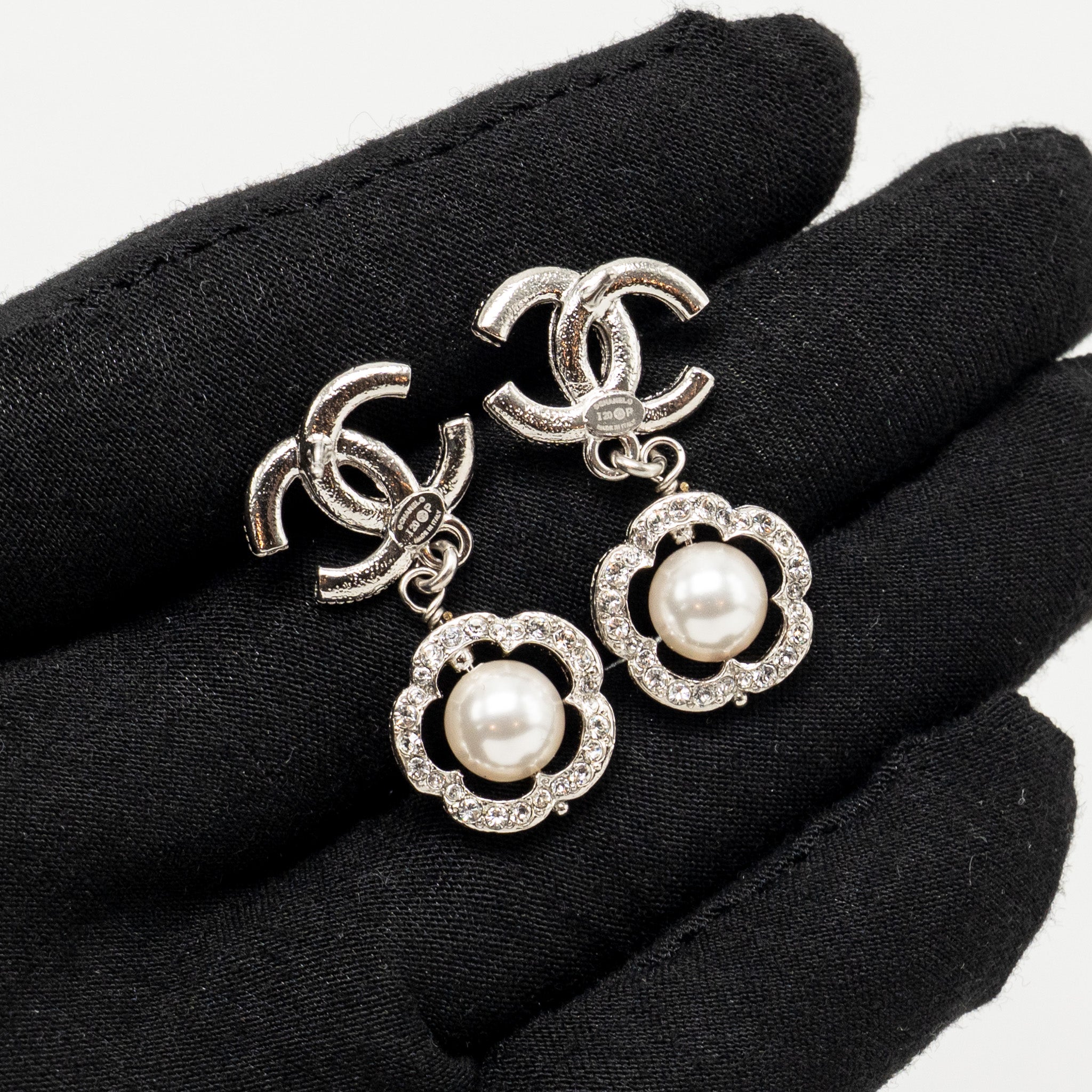 CHANEL CC FLOWER FRAMED PEARL DROP EARRINGS CRYSTAL SILVER TONE