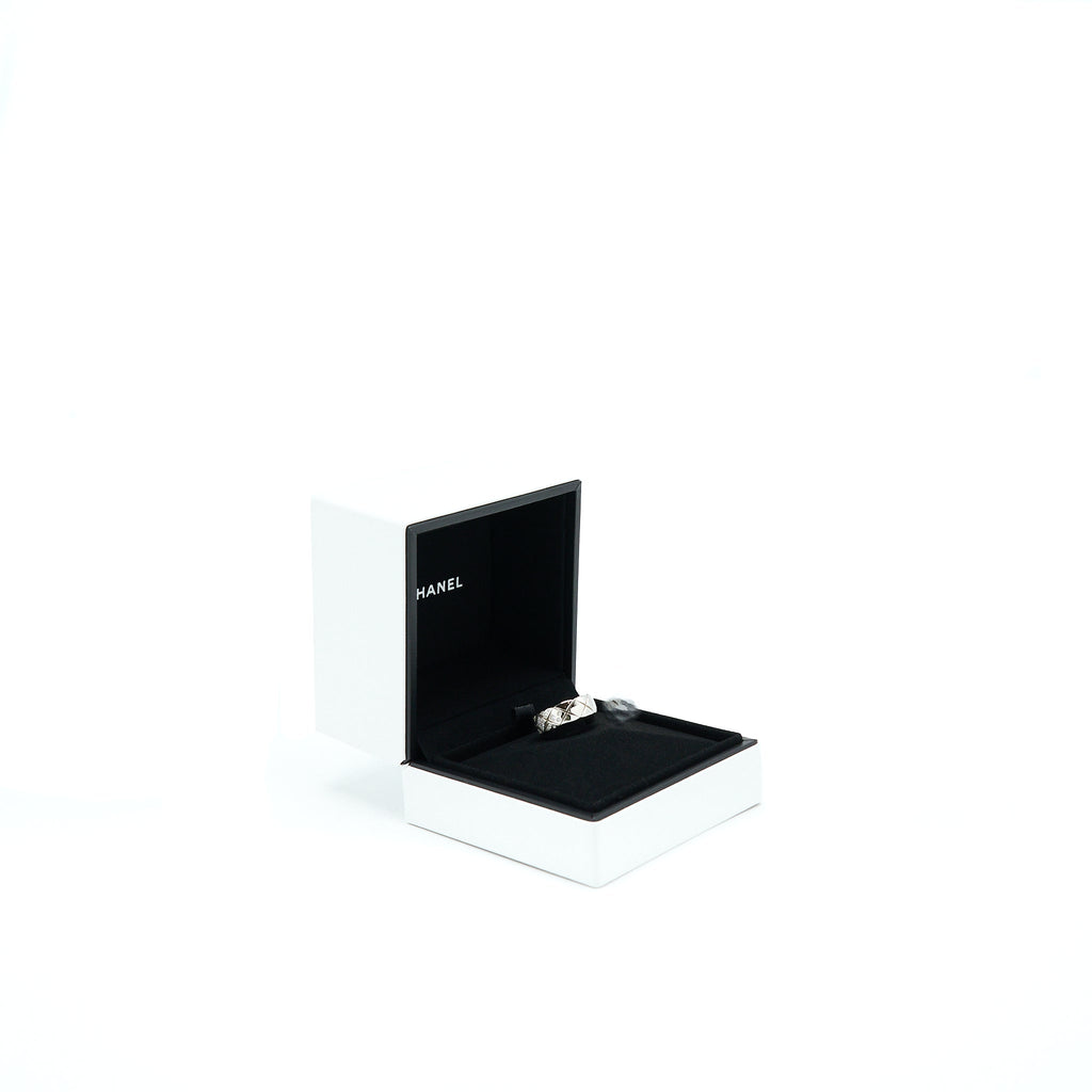 CHANEL COCO CRUSH RING QUILTED MOTIF SMALL VERSION 18K WHITE GOLD WITH DIAMONDS