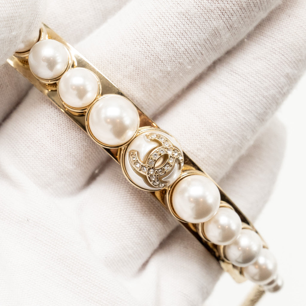 CHANEL CC LOGO PEARL CHOCKER/NECKLACE LIGHT GOLD TONE
