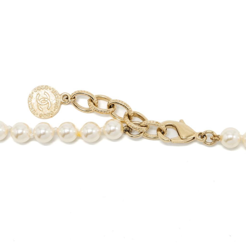CHANEL CC LOGO CHOCKER/NECKLACE WITH PEARL LIMITED EDITION GOLD TONE