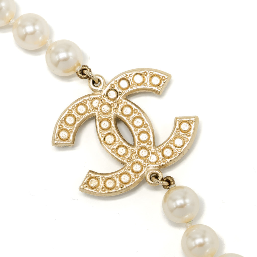 CHANEL CC LOGO CHOCKER/NECKLACE WITH PEARL LIMITED EDITION GOLD TONE