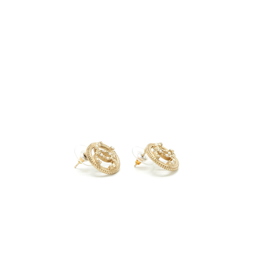 CHANEL ROUND CC LOGO CRYSTAL AND PEARL EARRINGS GHW