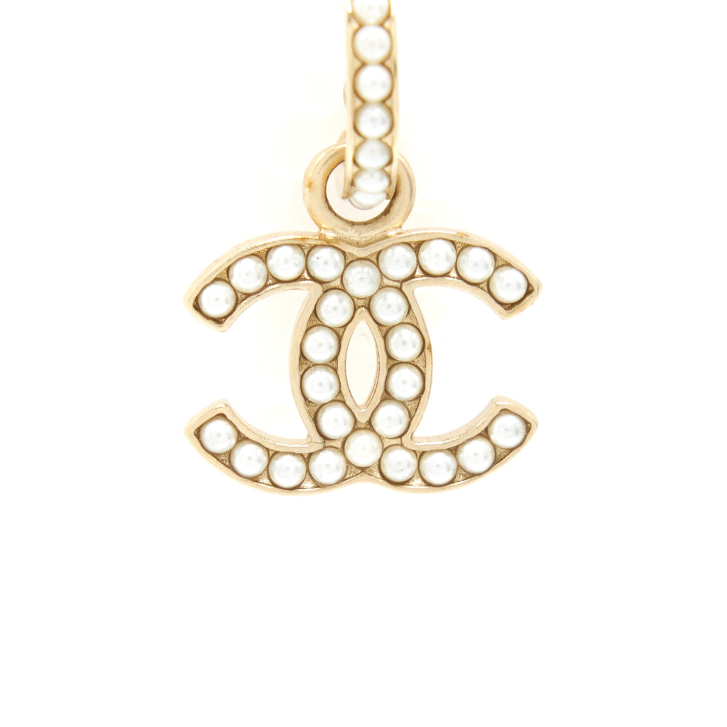 CHANEL CC LOGO WITH PEARL DROP EARRINGS GHW