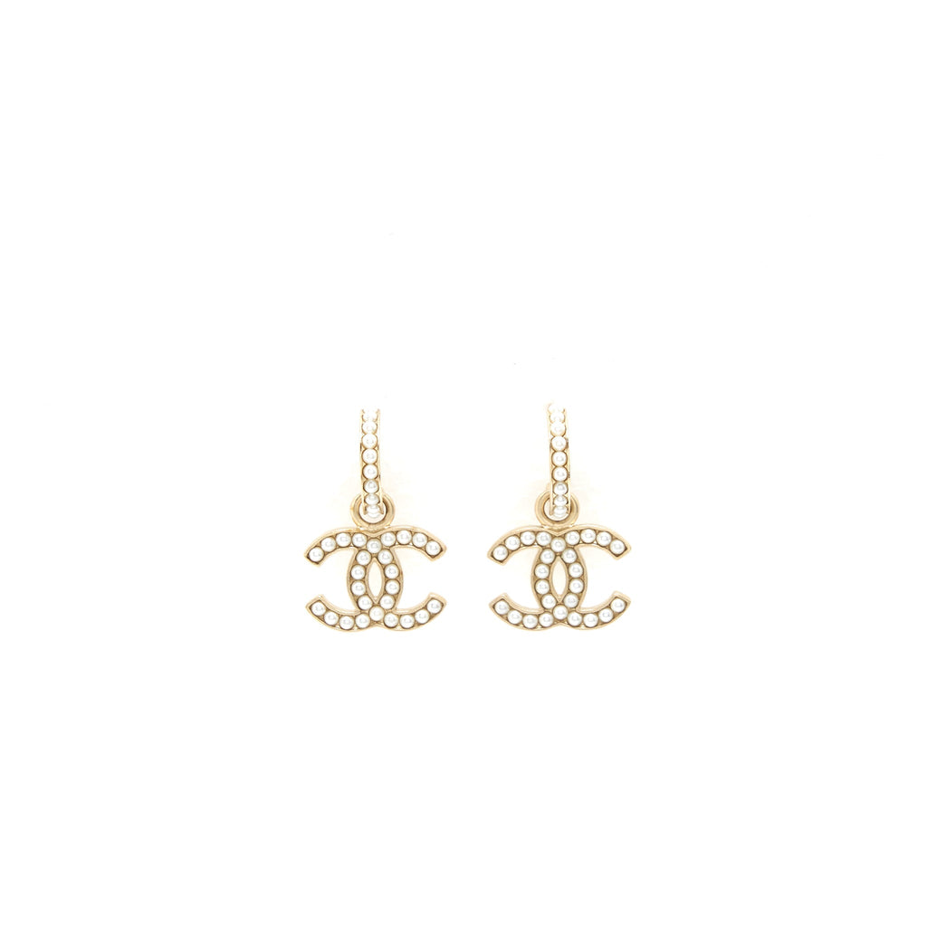 CHANEL CC LOGO WITH PEARL DROP EARRINGS GHW