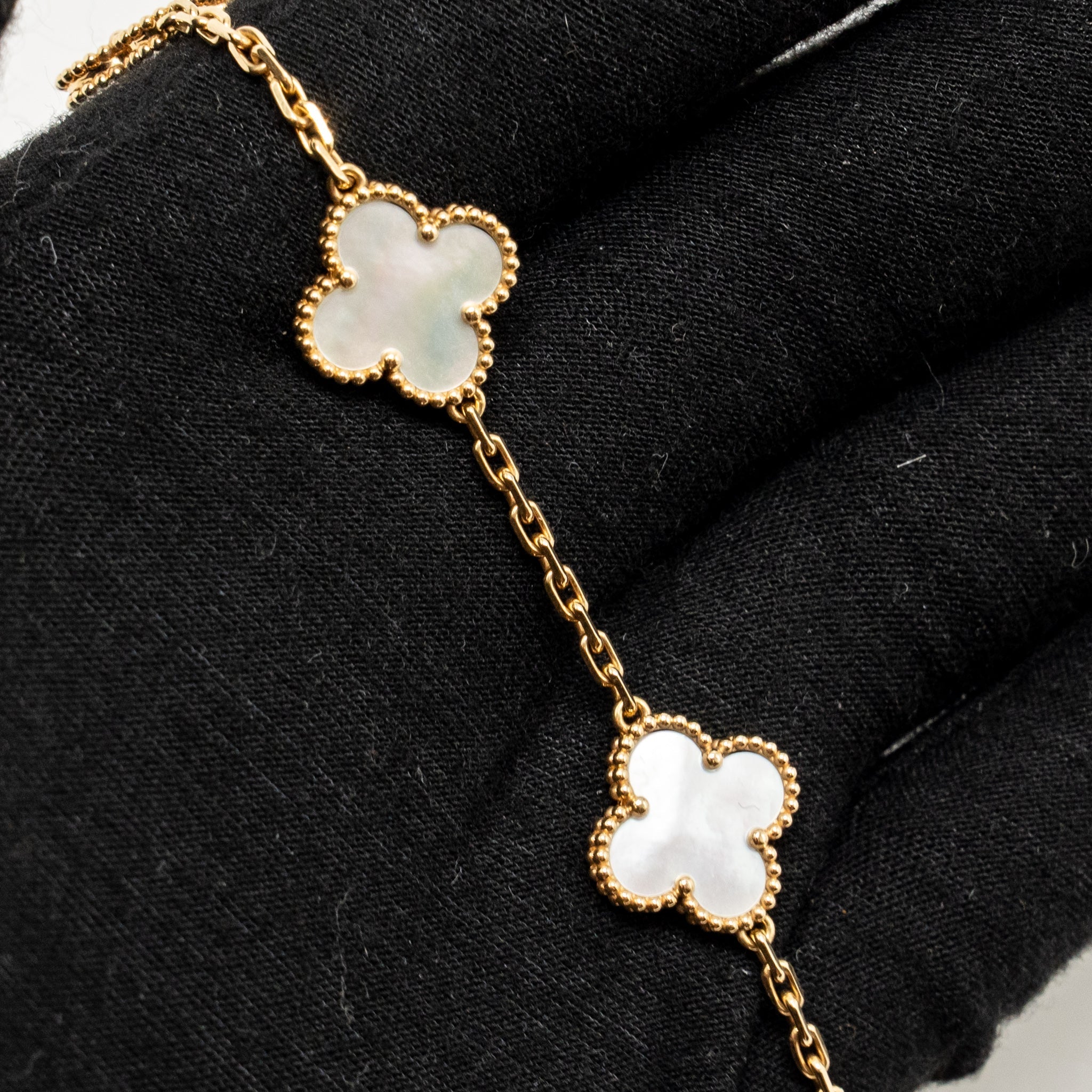 VAN CLEEF & ARPELS VINTAGE ALHAMBRA BRACELET 5 MOTIFS YELLOW GOLD, MOTHER OF PEARL