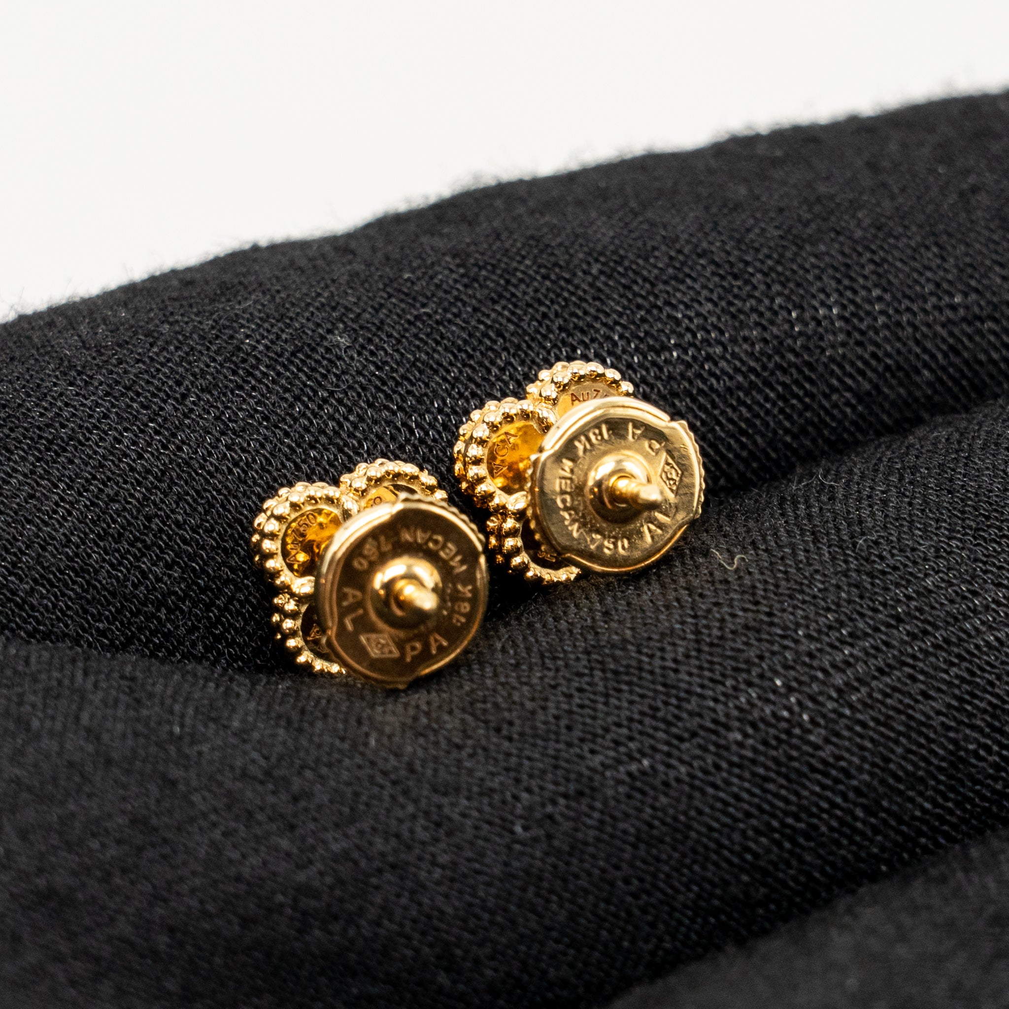 VAN CLEEF & ARPELS SWEET ALHAMBRA EARSTUDS EARRINGS, ONYX YELLOW GOLD