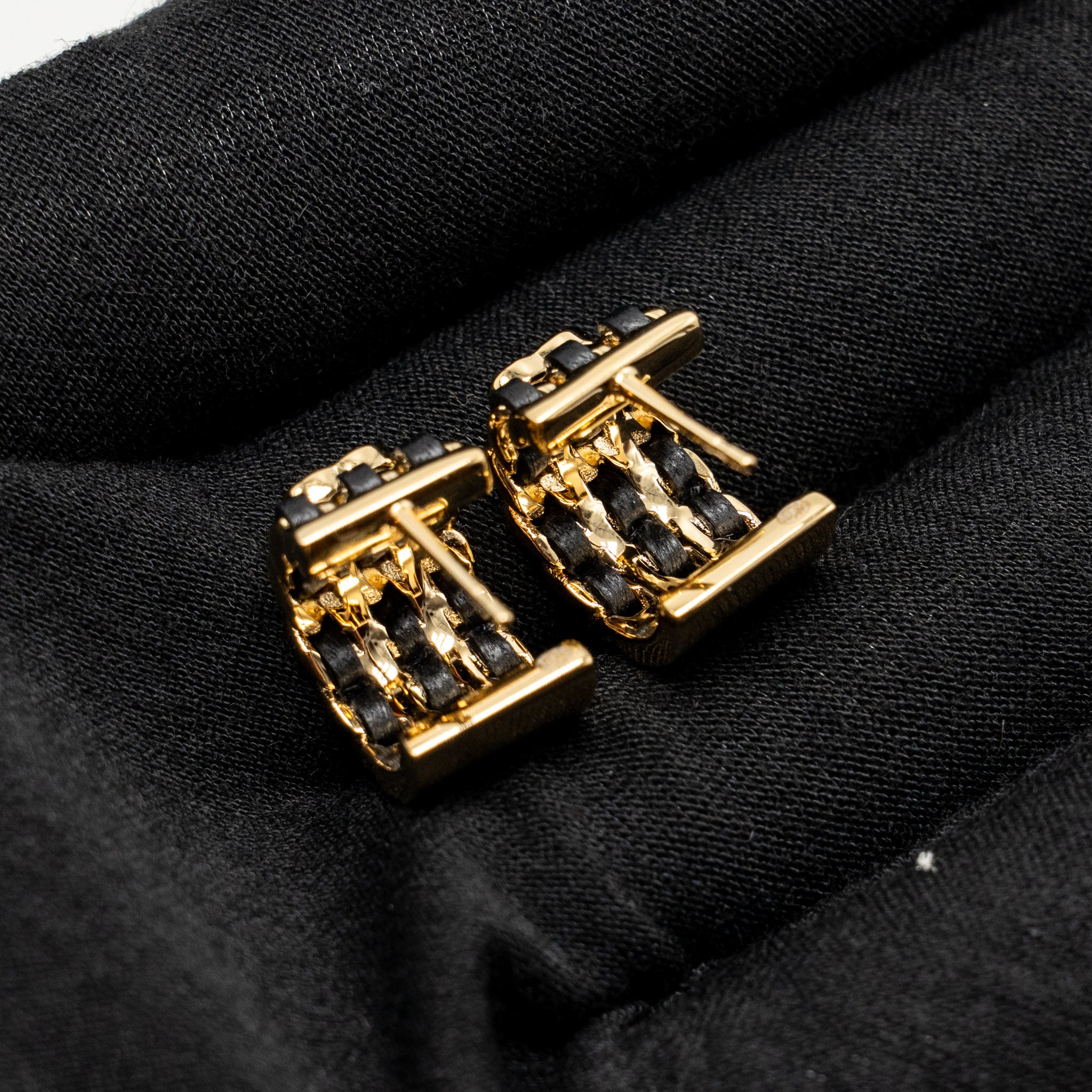 CHANEL 26P MINI HOOP EARRINGS LEATHER CHAIN/CC LOGO GOLD TONE
