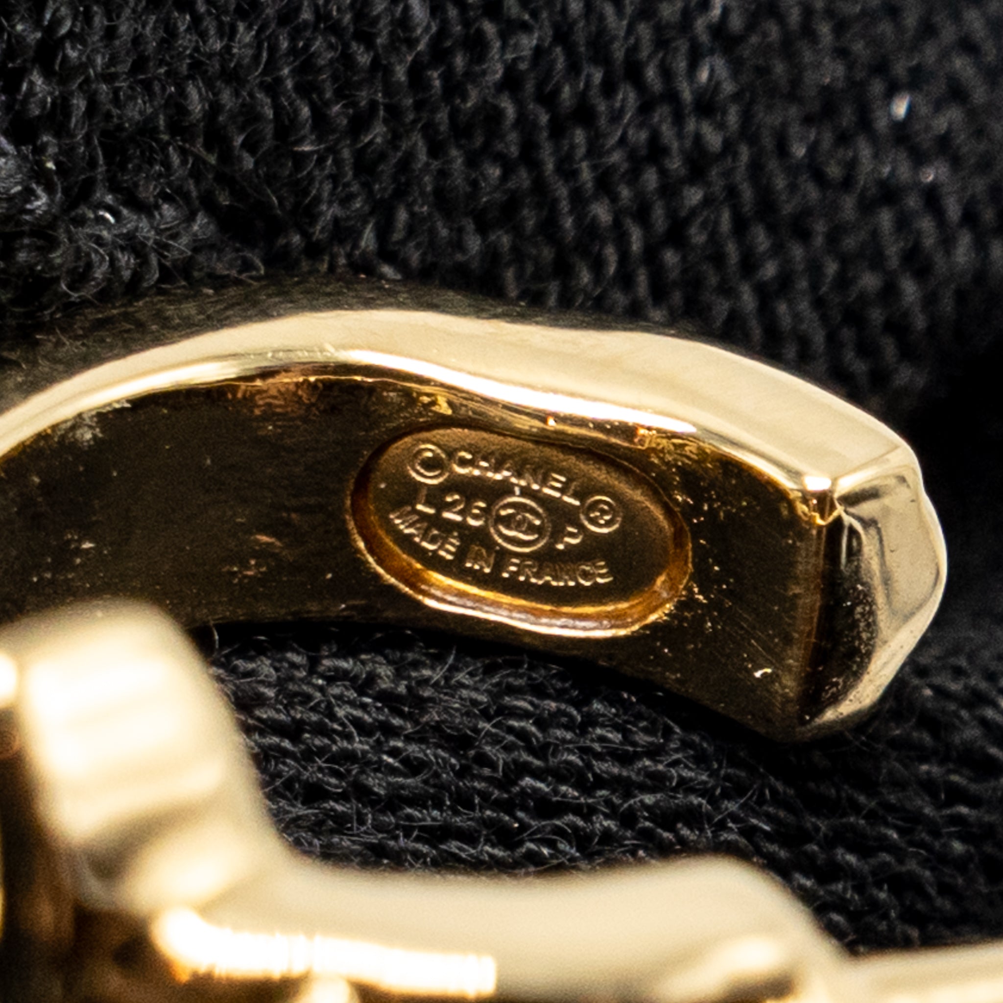 CHANEL 26P MINI HOOP EARRINGS QUILTED CC LOGO GOLD TONE