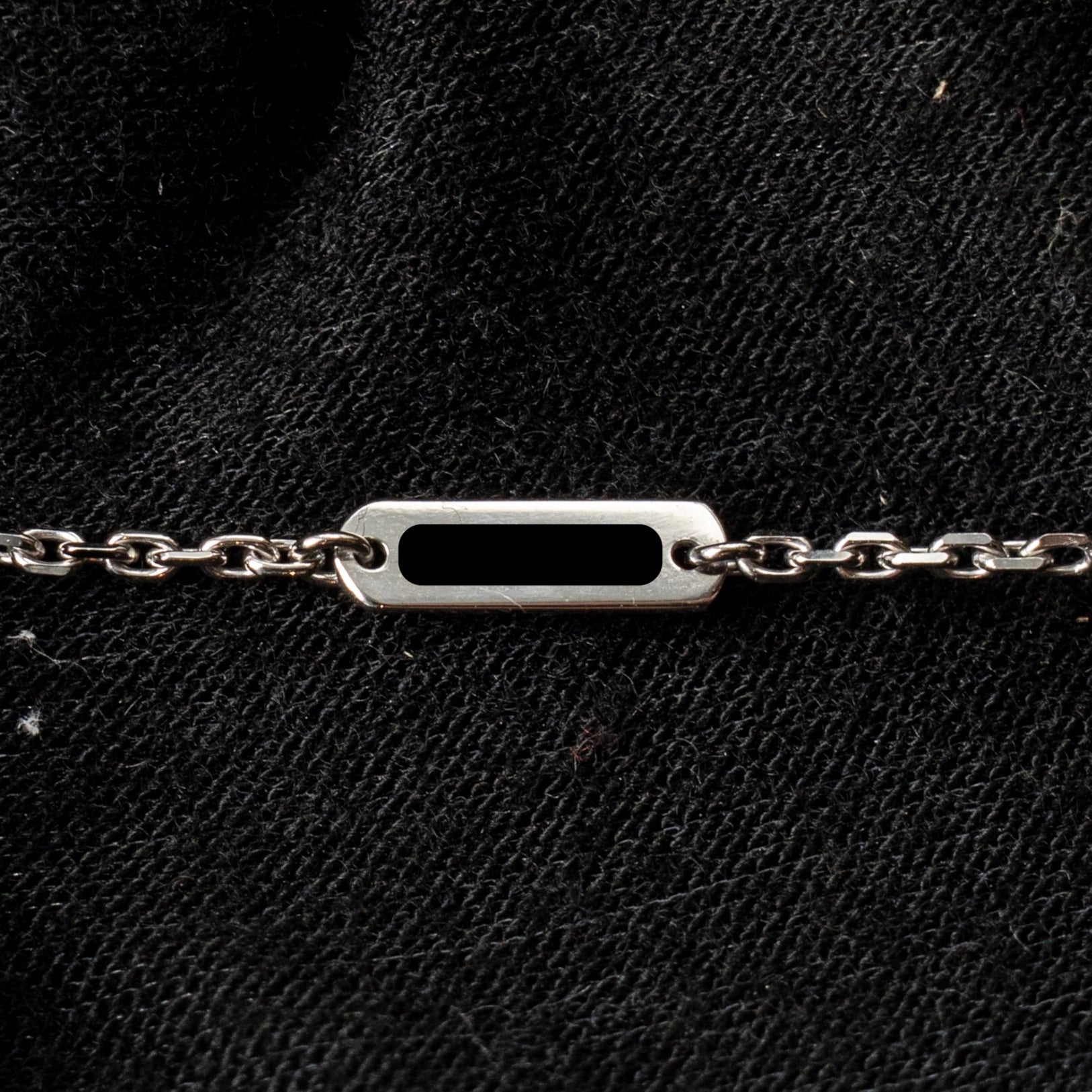 VAN CLEEF & ARPELS 2022 HOLIDAY CHRISTMAS LIMITED VINTAGE ALHAMBRA PENDANT WHITE GOLD / RHODONITE