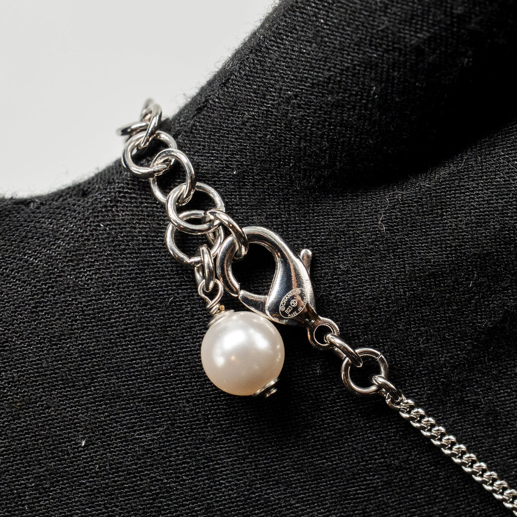 CHANEL CRYSTAL HEART SHAPE/PEARL LONG NECKLACE SILVER TONE