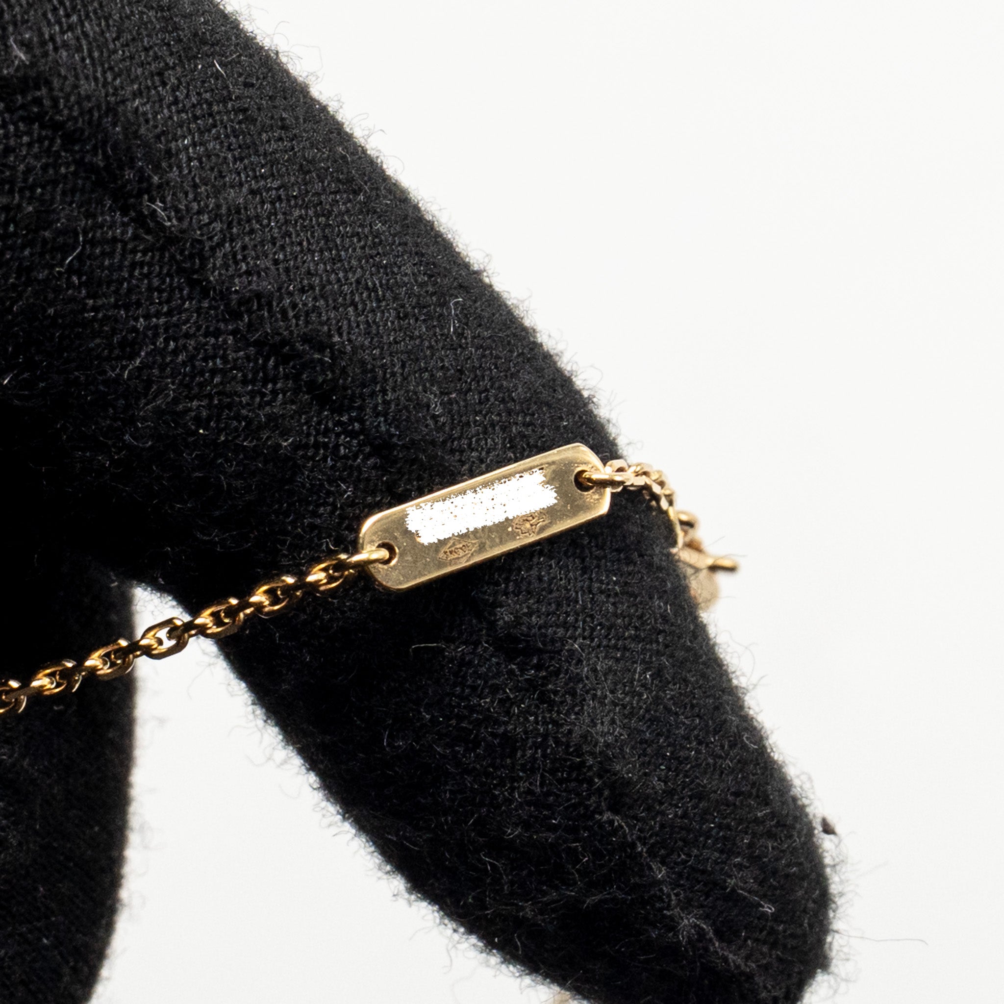 VAN CLEEF & ARPELS VINTAGE ALHAMBRA PENDANT YELLOW GOLD