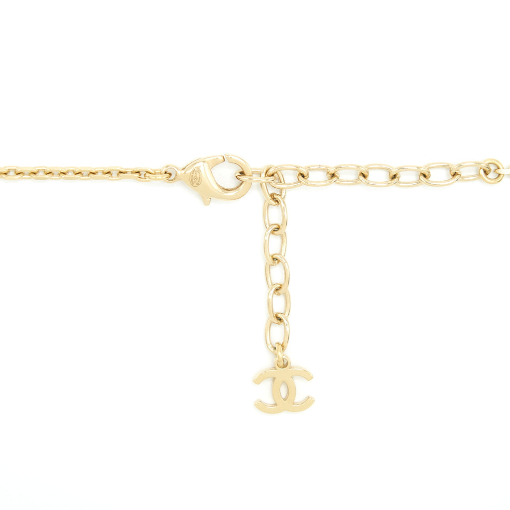 CHANEL 21A METAL PLATE AND CRYSTAL NECKLACE BRUSHED LGHW