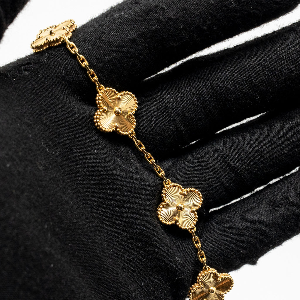 VAN CLEEF & ARPELS VINTAGE ALHAMBRA 5-MOTIF BRACELET, YELLO GOLD, GUILLOCHE