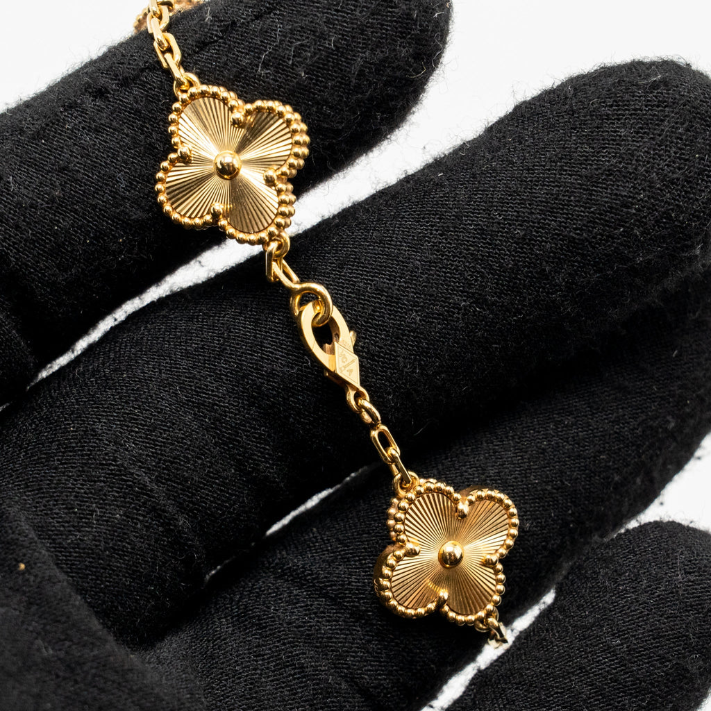 VAN CLEEF & ARPELS VINTAGE ALHAMBRA 5-MOTIF BRACELET, YELLO GOLD, GUILLOCHE