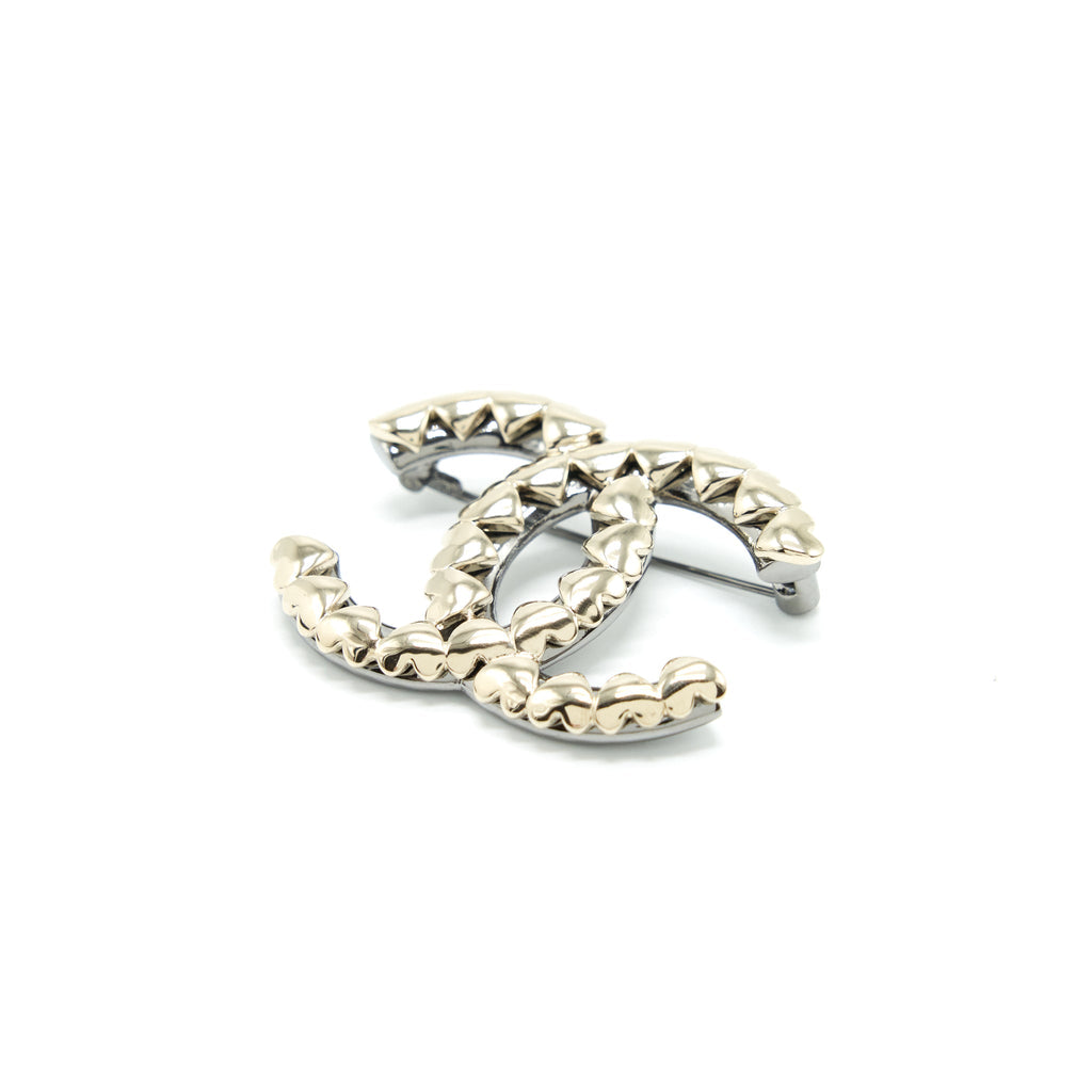 CHANEL CC LOGO MINI HEARTS BROOCH LGHW