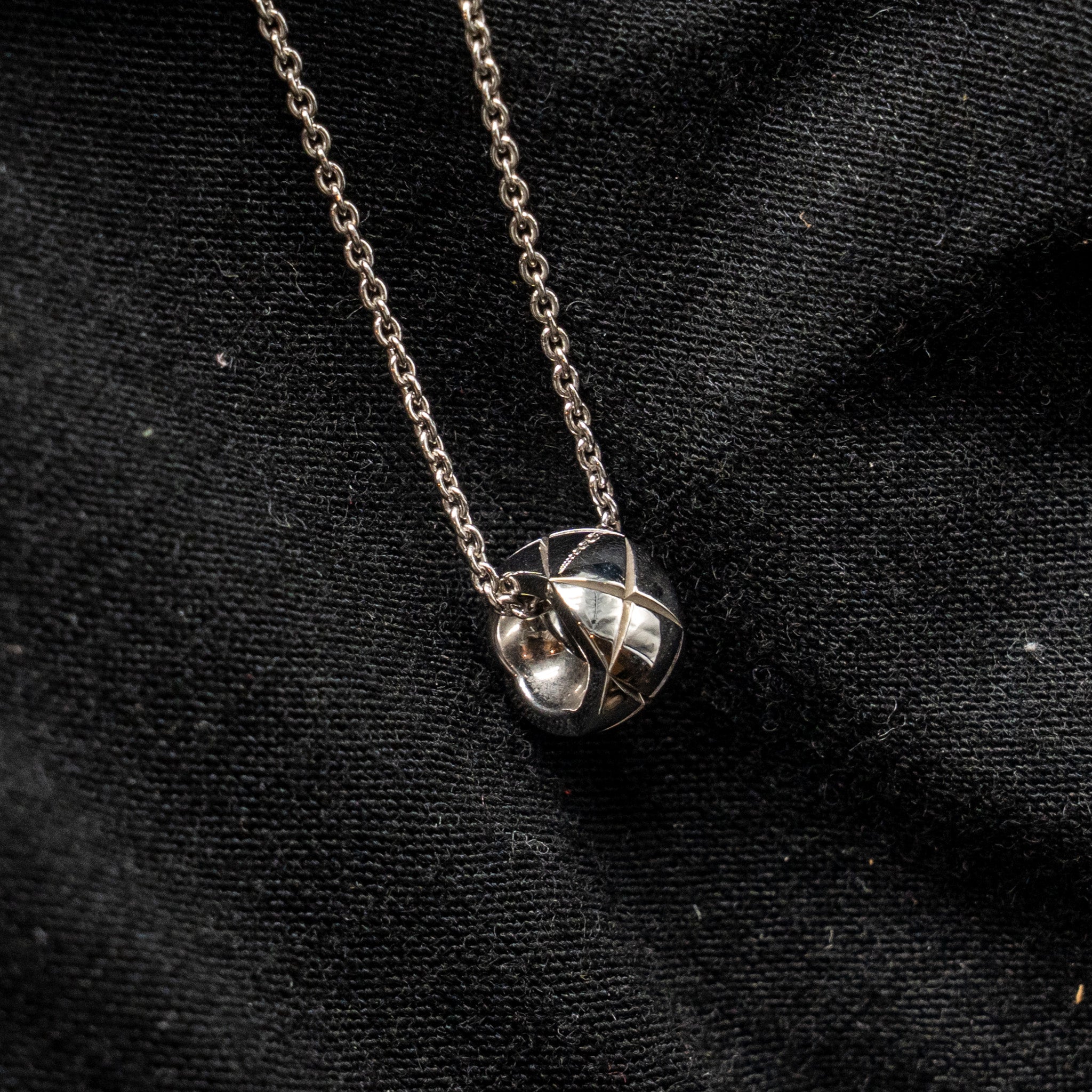 CHANEL COCO CRUSH NECKLACE QUILTED MOTIF WHITE GOLD