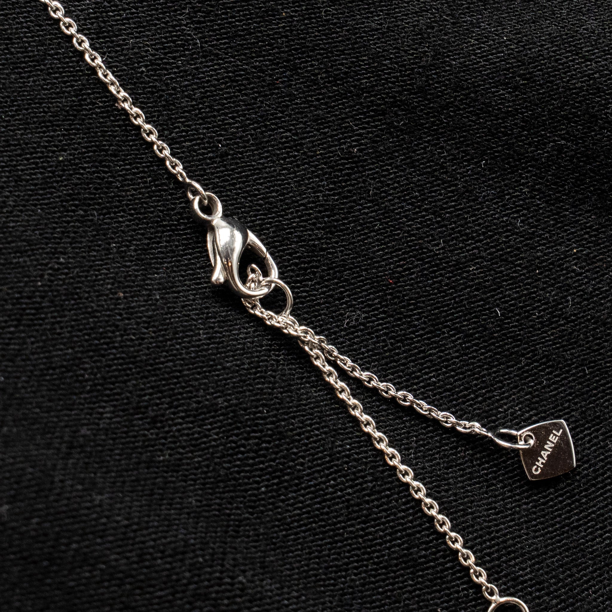 CHANEL COCO CRUSH NECKLACE QUILTED MOTIF WHITE GOLD