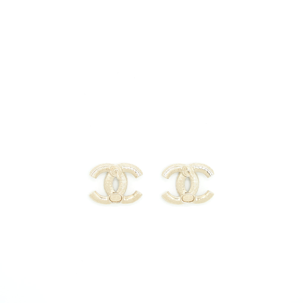CHANEL CC LOGO WITH MINI PEARL EARRINGS LGHW